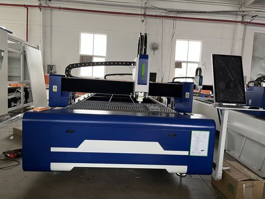 GX-3015E CNC-lasersnijmachine 20 mm Snijdikte 120m/min Waterkoeling