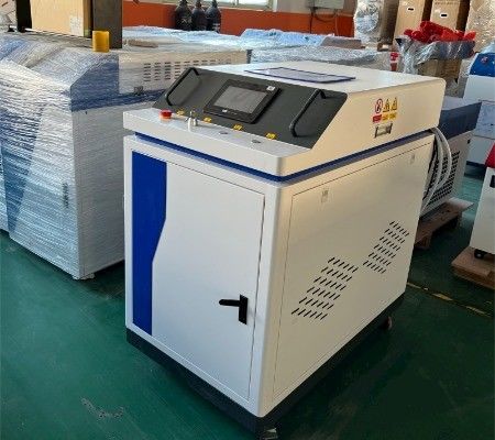Schoon manier Niet-aanraakbare glasvezellaser reinigingsmachine voor metaal roest oppervlak verf verwijdering in voedsel en drank door GONXONG LASER