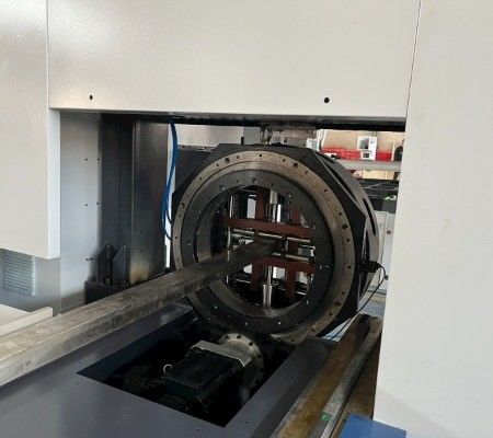 GONXING 3d Auto Focus Pipe Tube Steel Metal Laser Cutting CNC Machine met YYC-Taiwan Gear Rack Snijdikte 20 mm