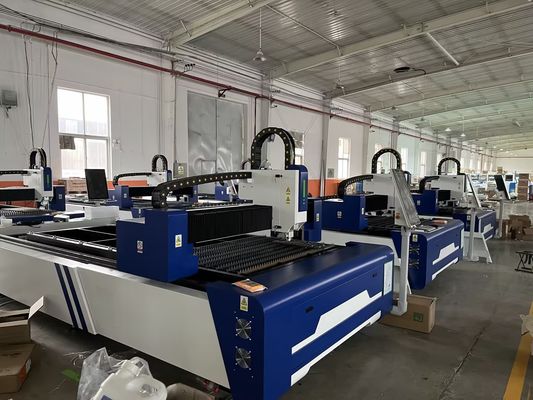 High Precision 4-axis Configuration 1kw 2kw 3kw 4kw 6kw Fiber Laser Cutting Machine voor roestvrij staal en koolstofstaal