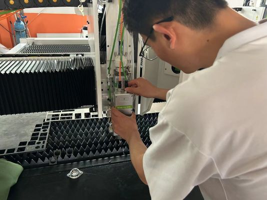 CYPCUT-besturingssoftware Gebruikte lasersnijmachine van roestvrij staal voor bouwmaterialenwinkels en Delta servomotor