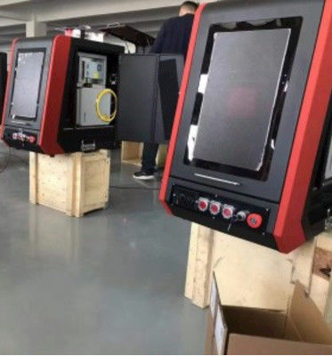 MAX Laser Source 3D gesloten type CNC-markering Gravure Snijmachine voor goud zilver metalen in 110 * 110mm Marking Area