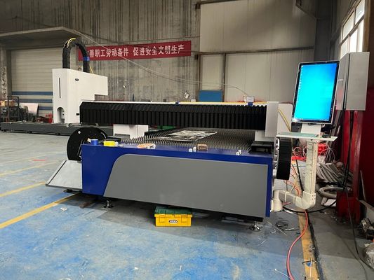3kw ijzerplatenvezellasersnijmachine met Schneider Electric-Frankrijk elektrische componenten en SMC-Japan N2 regelklep